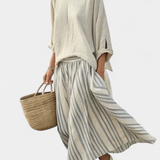 Aurora – Comfortabele Blouse en Gestreepte Midirok