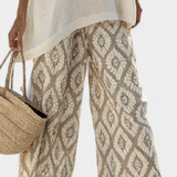 Ilaria – Geraffineerde Top en Casual Broek
