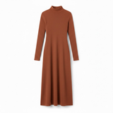 Getailleerde Maxi-Jurk met Lange Mouw en Hoge Col
