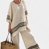 Mariella – Elegante Zwart Gestreepte Linnen Top en Zwierige Broek