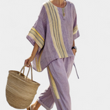Daniela – Elegante Lavendel Top en Mosterdgestreepte Broek