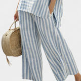 Federica – Geraffineerde Blauw Gestreepte Linnen Top en Casual Broek