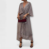 Amoura - Chiffon jurk met V-hals
